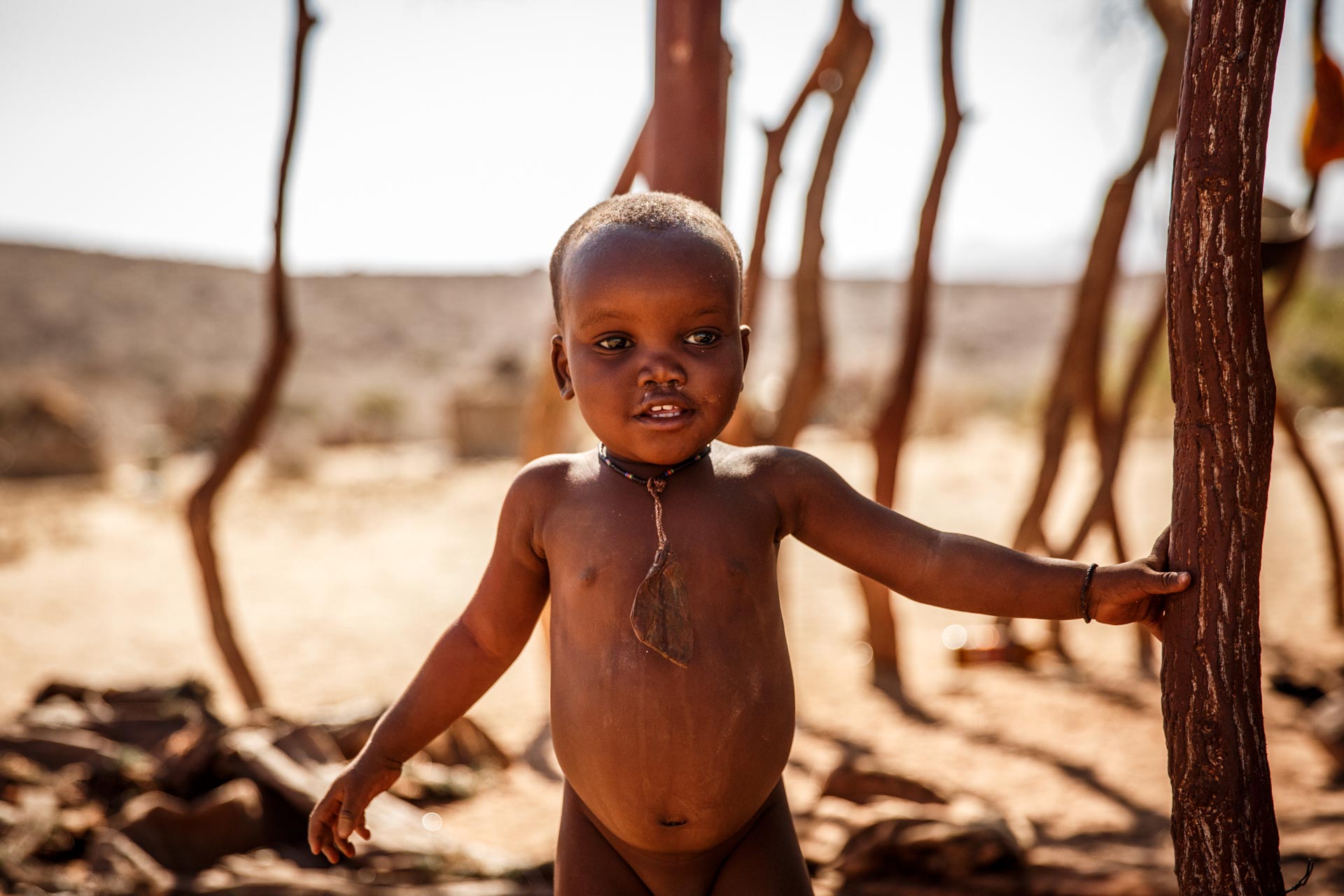 Petit garçon Himba dans la région du Damaraland