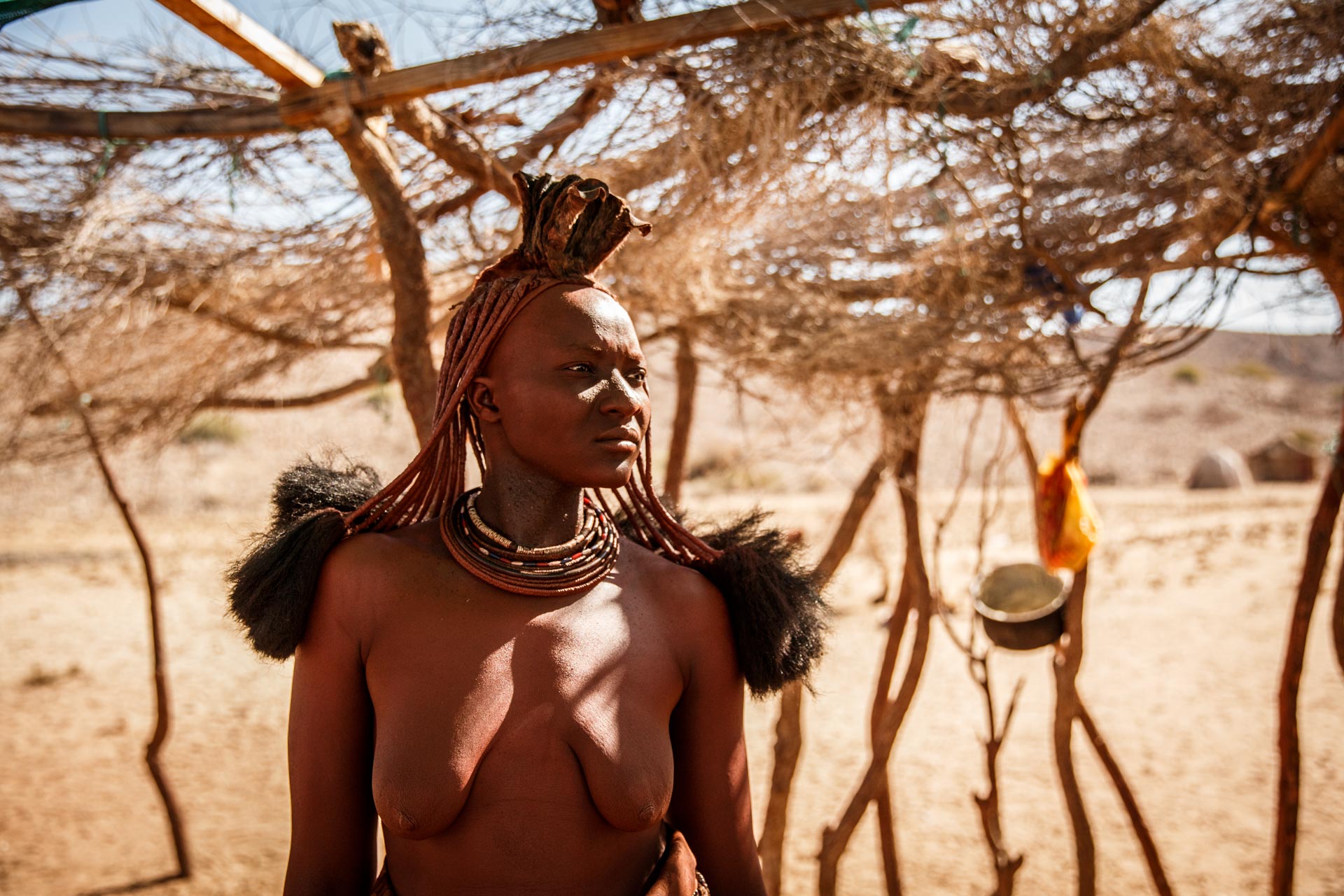 Femme Himba mariée en Namibie
